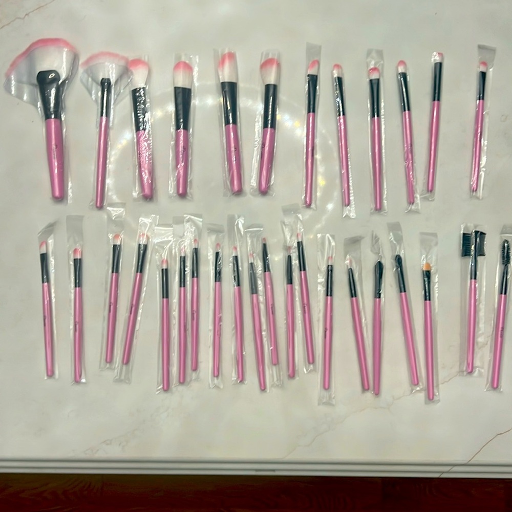 New Pink Makeup Brush Set 32 Piece